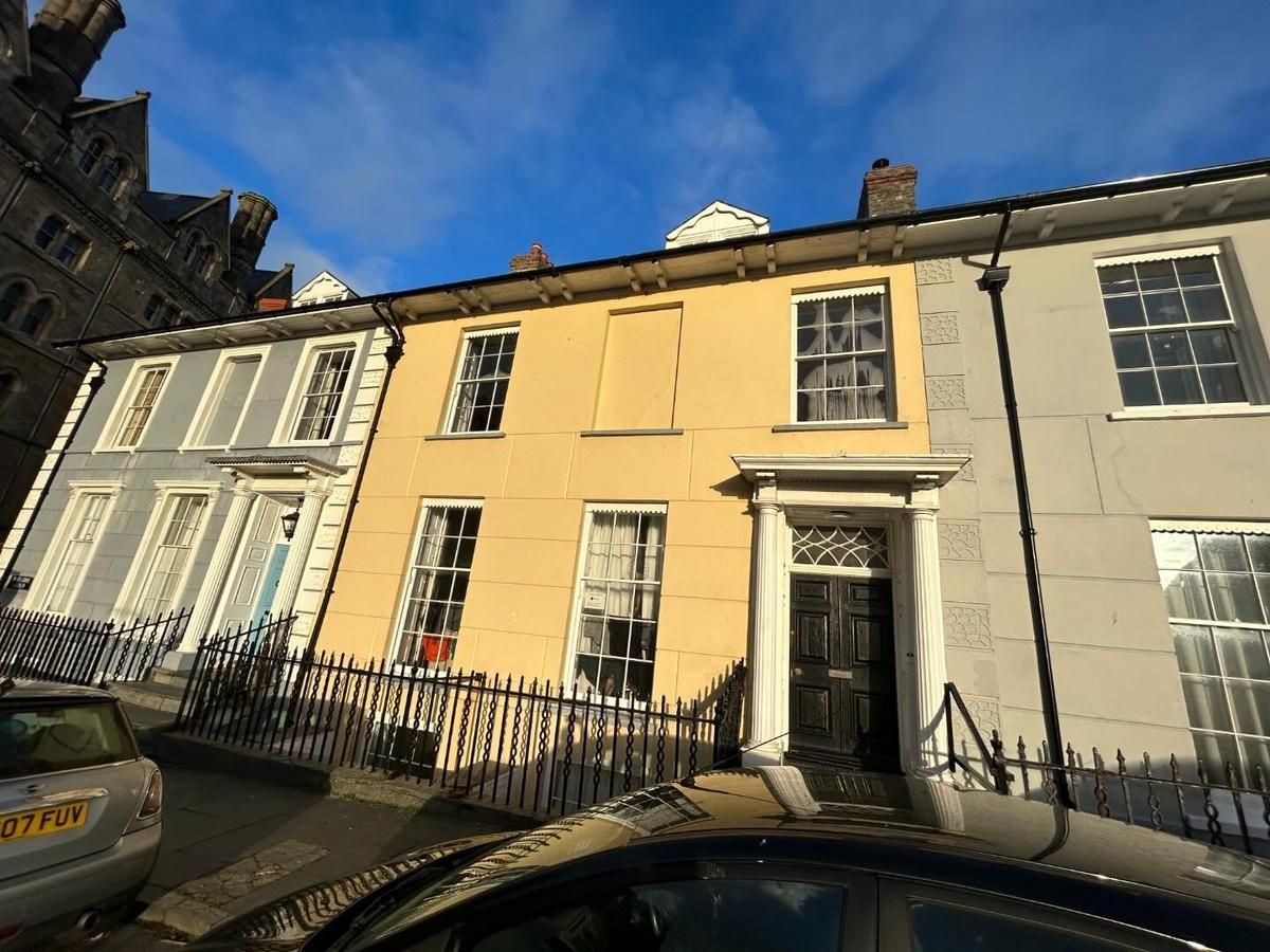 8 bedroom house for rent Laura Place, Aberystwyth, SY23 2AU UniHomes