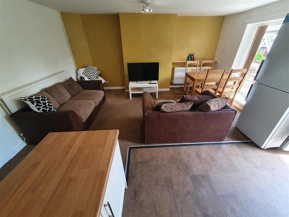 4 bedroom house for rent Crookesmoor Road, Sheffield, S10 1BD UniHomes