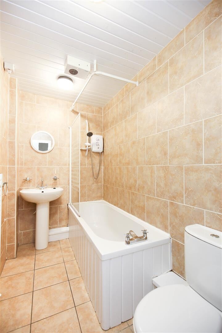 3 bedroom apartment for rent Warwick Street, Newcastle, NE6 5AR UniHomes