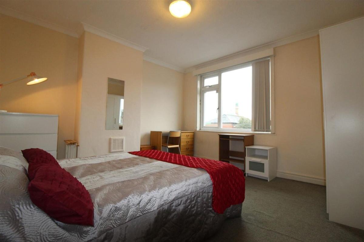4 bedroom house for rent Hessle Avenue, Leeds, LS6 1EF UniHomes