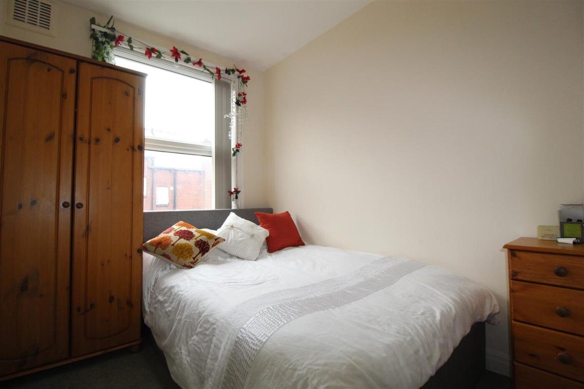 4 bedroom house for rent Hessle Avenue, Leeds, LS6 1EF UniHomes