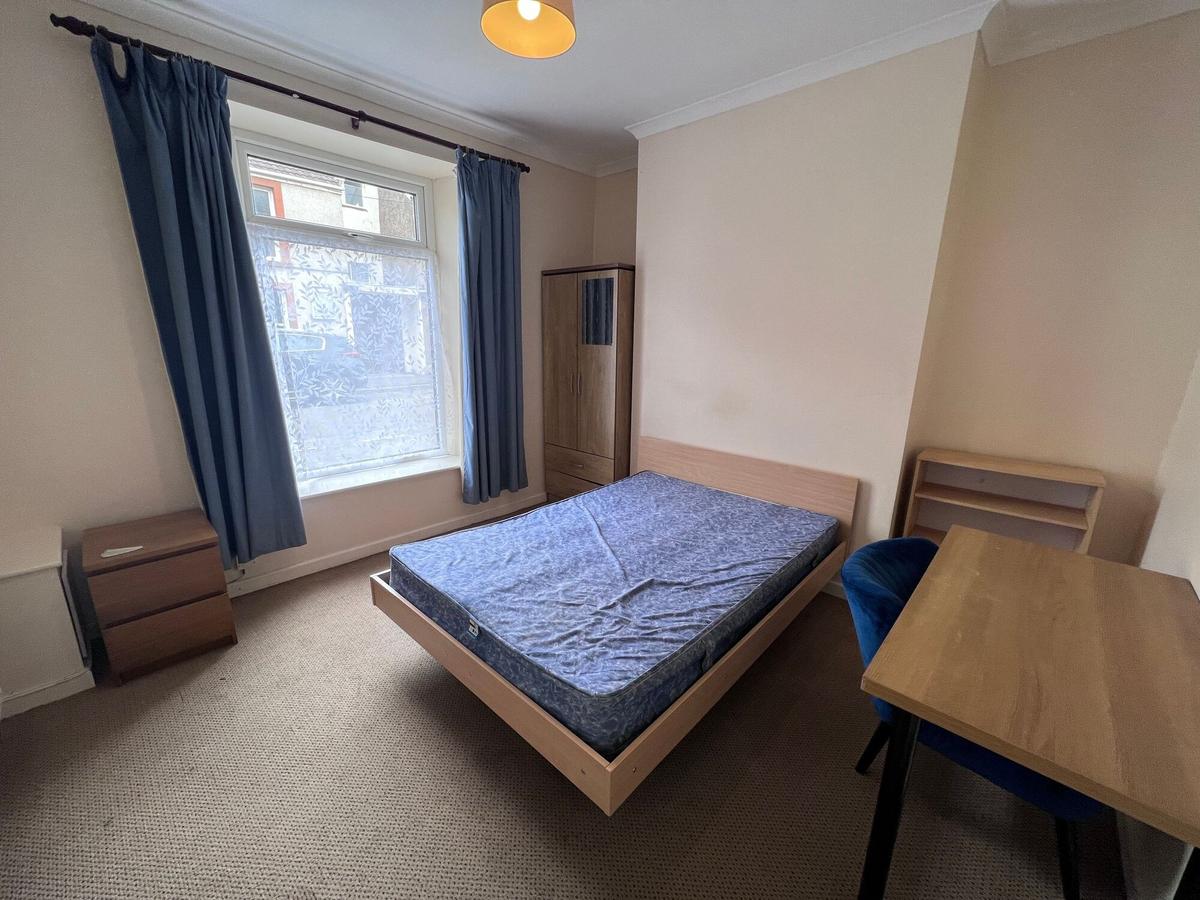 2 bedroom apartment on Oxford Street, Brunswick, Swansea
