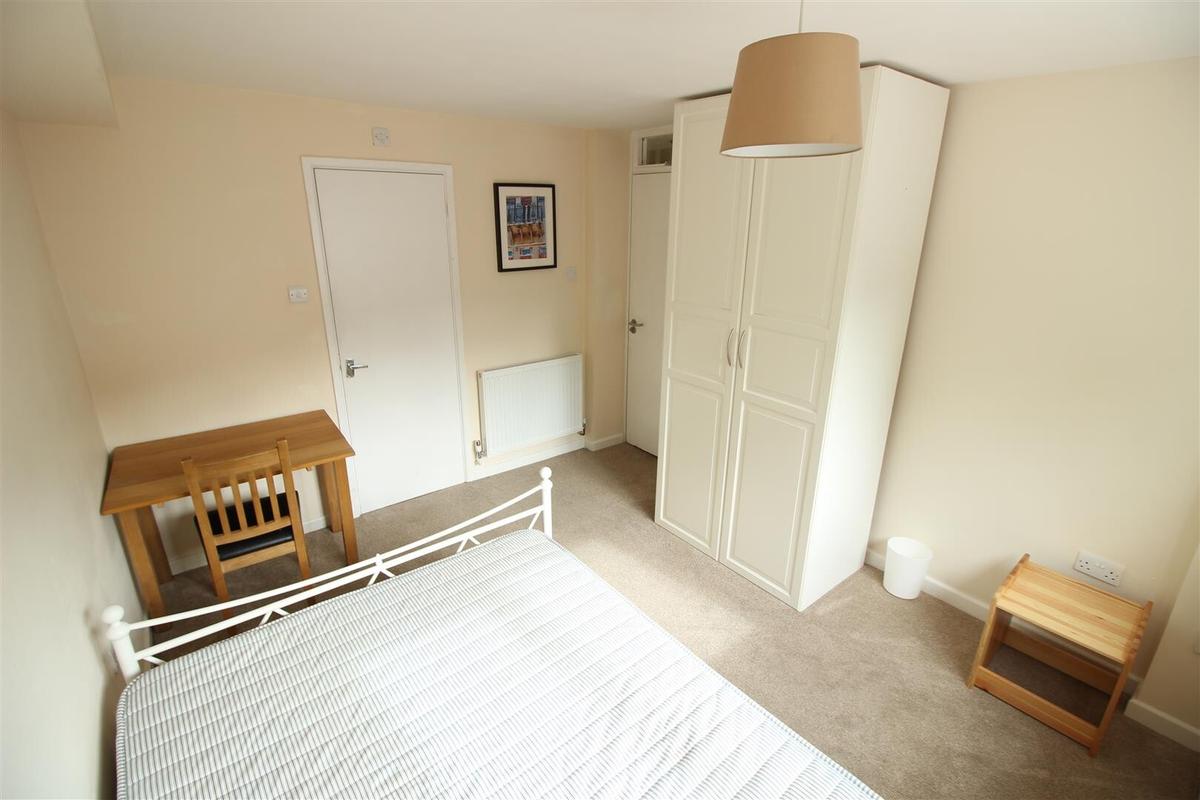 5 bedroom house for rent Braybourne Close, London, UB8 1UJ UniHomes