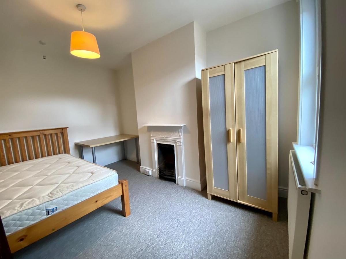 4 bedroom house for rent Lyme Gardens, Bath, BA1 3LW UniHomes