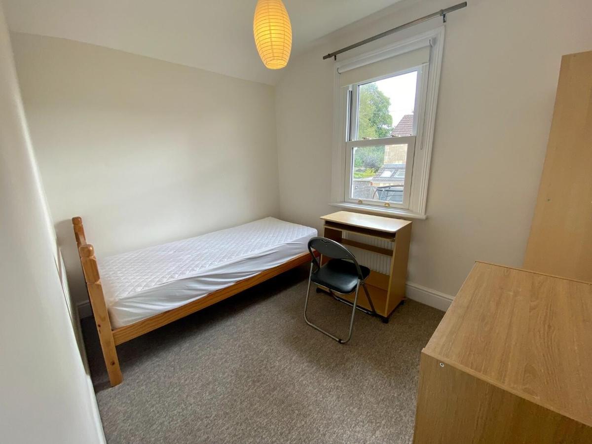 4 bedroom house for rent Lyme Gardens, Bath, BA1 3LW UniHomes