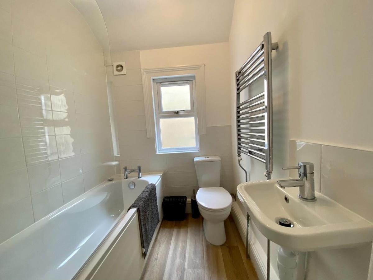 4 bedroom house for rent Lyme Gardens, Bath, BA1 3LW UniHomes