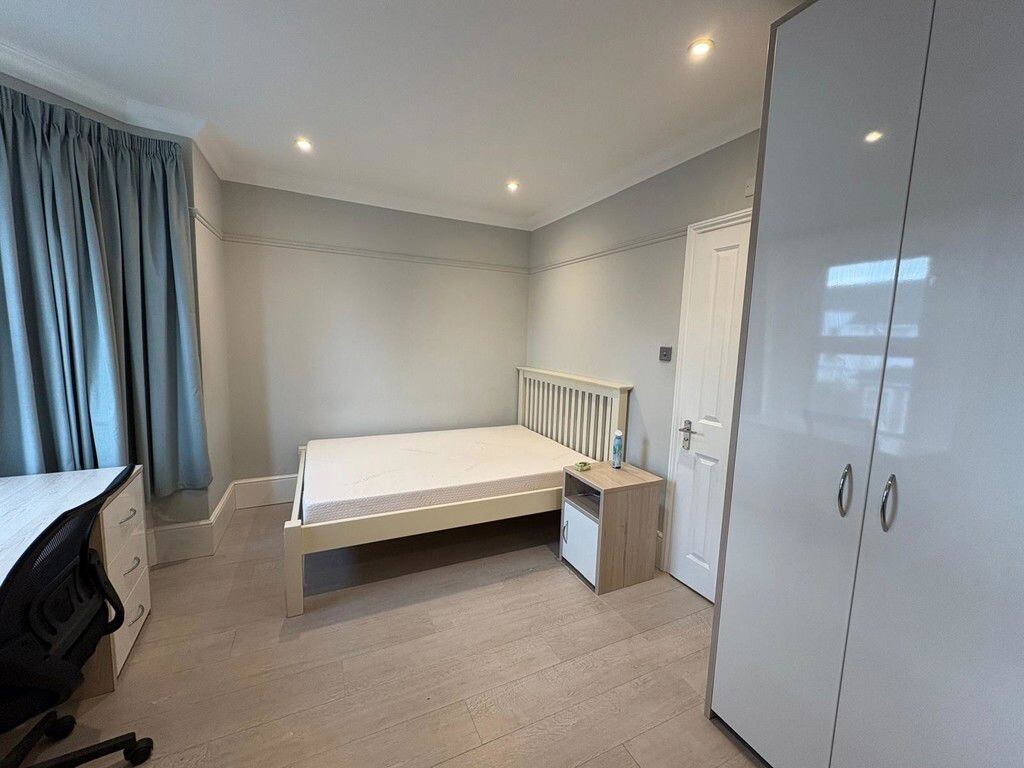 5 bedroom house on Morris Road, The Polygon, Southampton