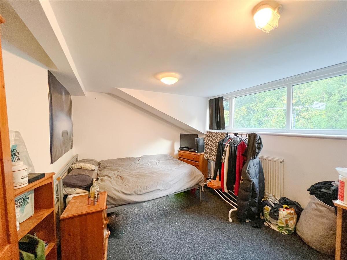 6 Bedroom House For Rent Springvale Road Sheffield S6 3NT UniHomes 6-bedroom-house-for-rent-springvale-road-sheffield-s6-3nt-unihomes
