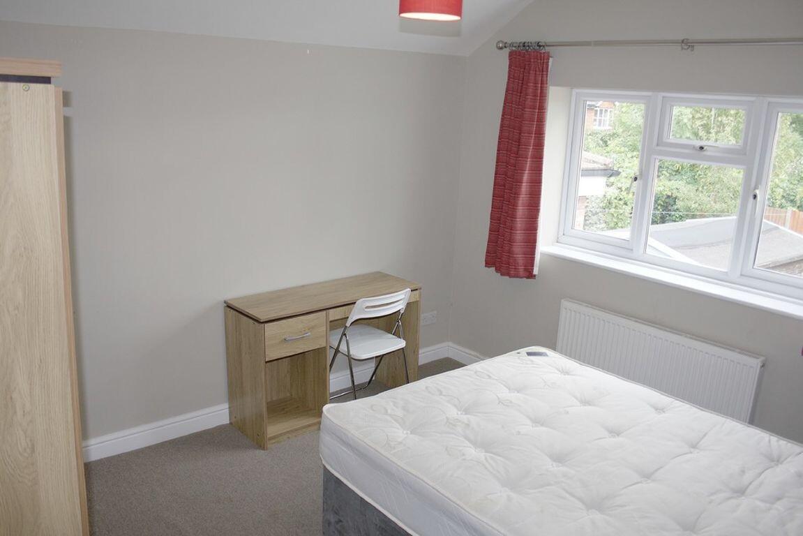 5 bedroom house for rent New Cross Road, Surrey, GU2 9NS UniHomes