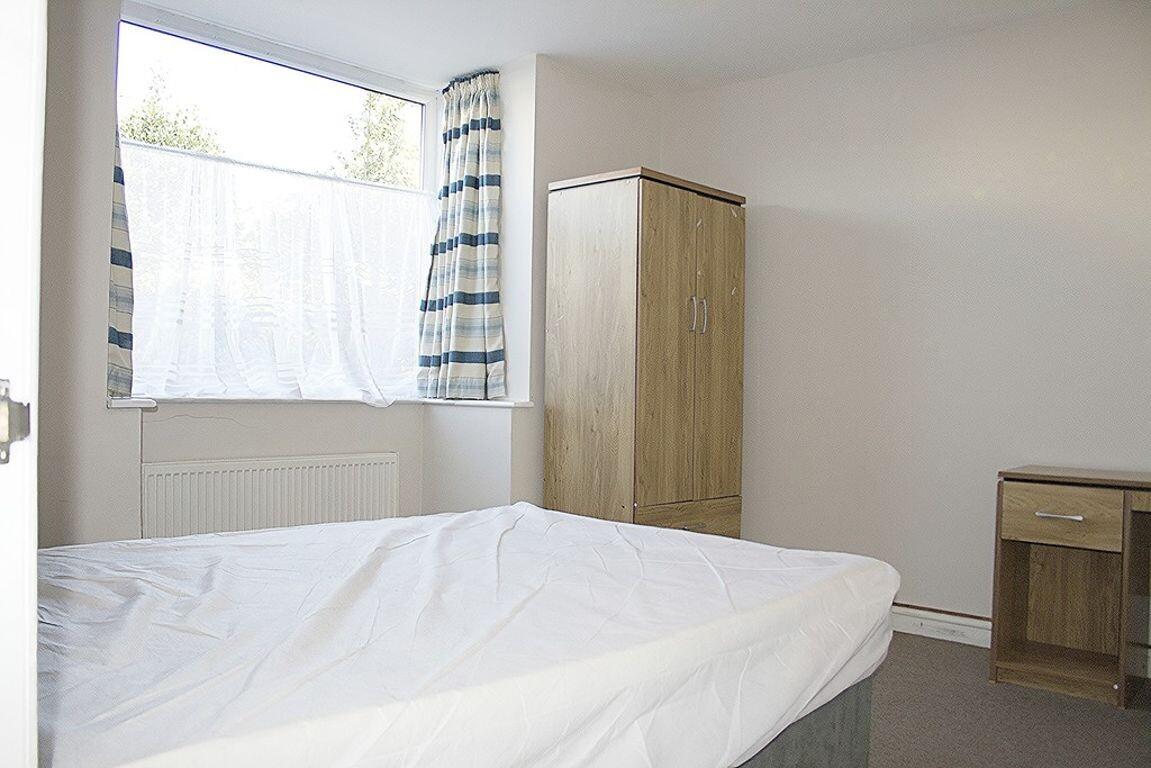 5 bedroom house for rent New Cross Road, Surrey, GU2 9NS UniHomes