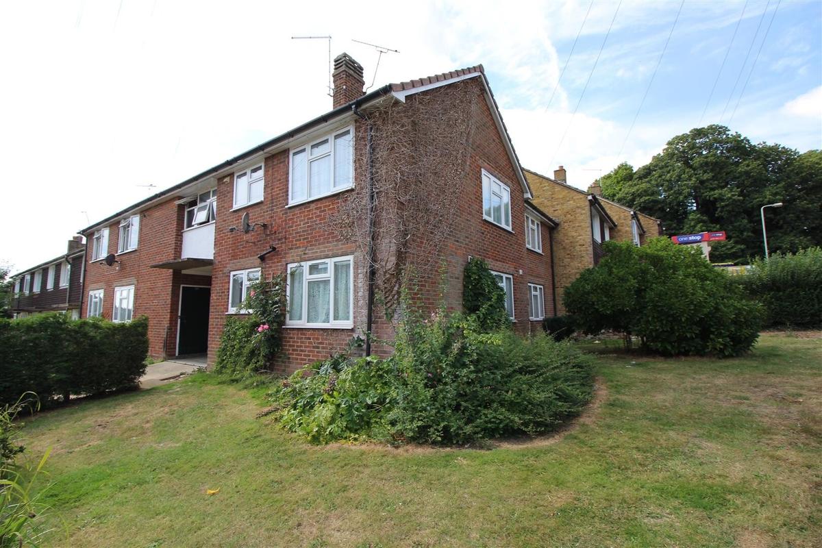 3 bedroom apartment for rent Tenterden Drive, Canterbury, CT2 7BH