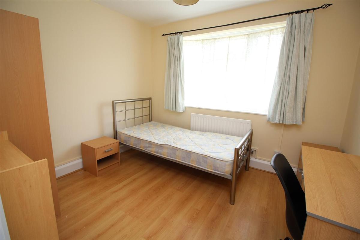 3 bedroom apartment for rent Tenterden Drive, Canterbury, CT2 7BH