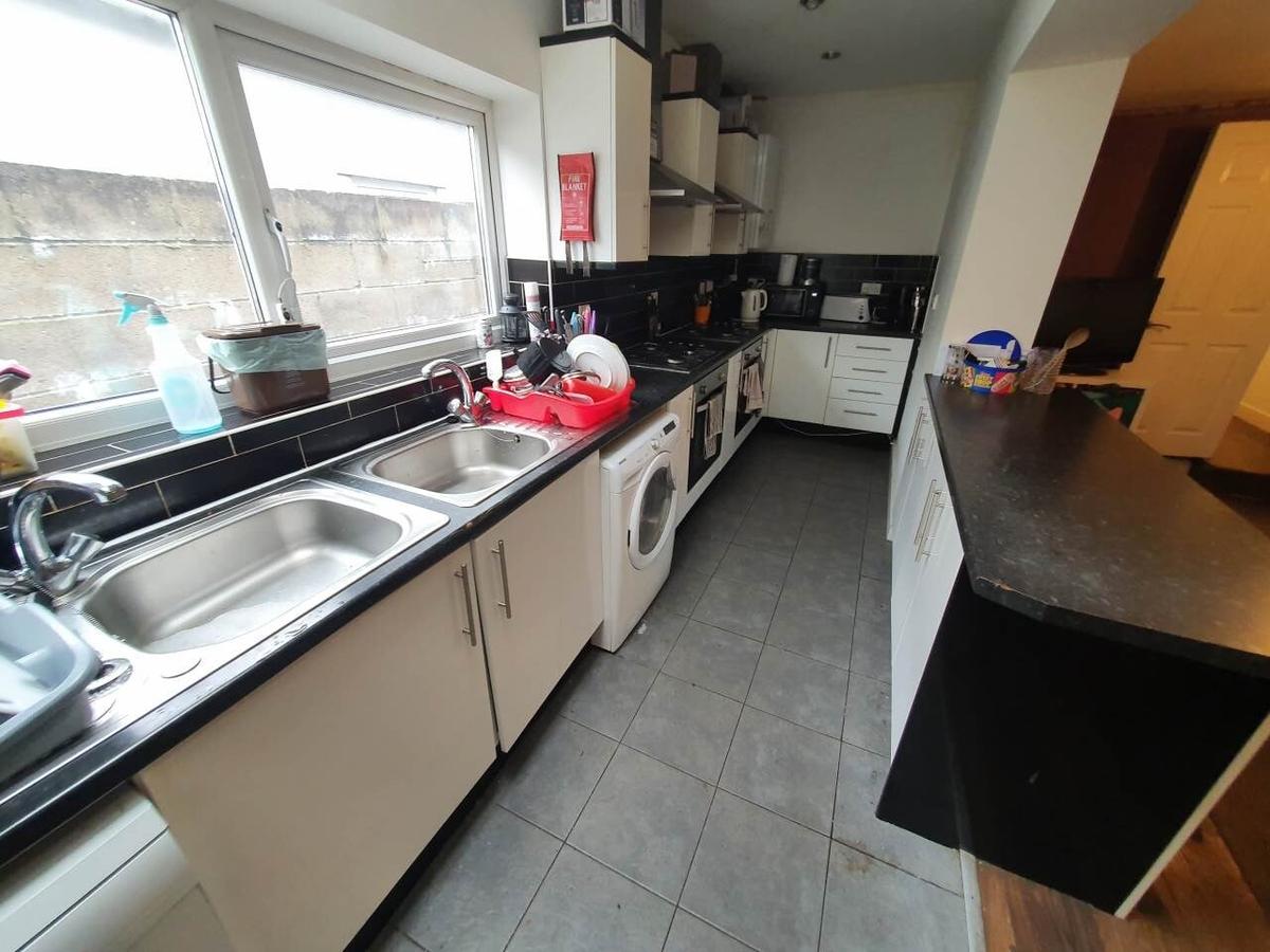 10 bedroom house for rent Miskin Street, Cardiff, CF24 4AR UniHomes