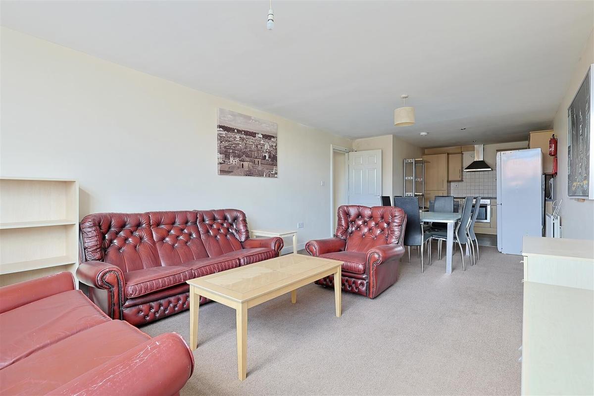 6 bedroom apartment on Benton Road, Heaton, Newcastle