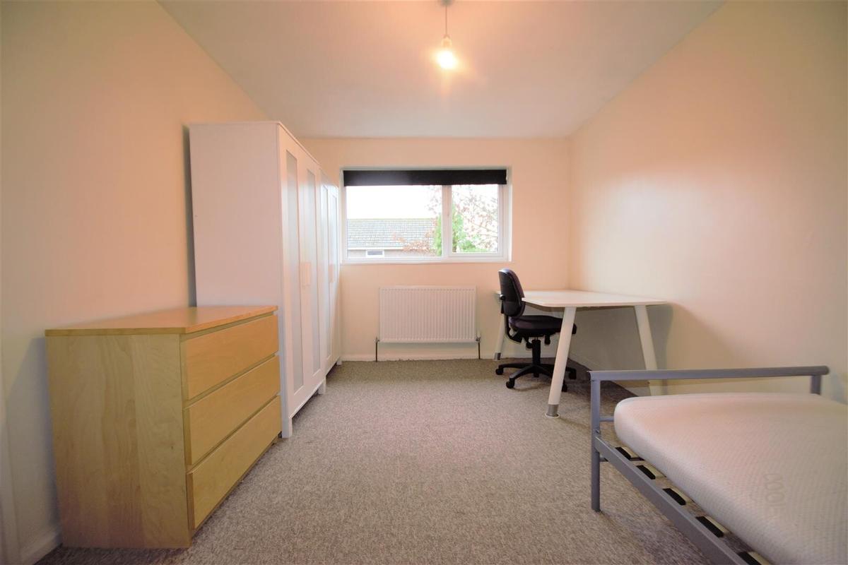 5 bedroom house for rent Chapel House Close, Surrey, GU2 8EE UniHomes