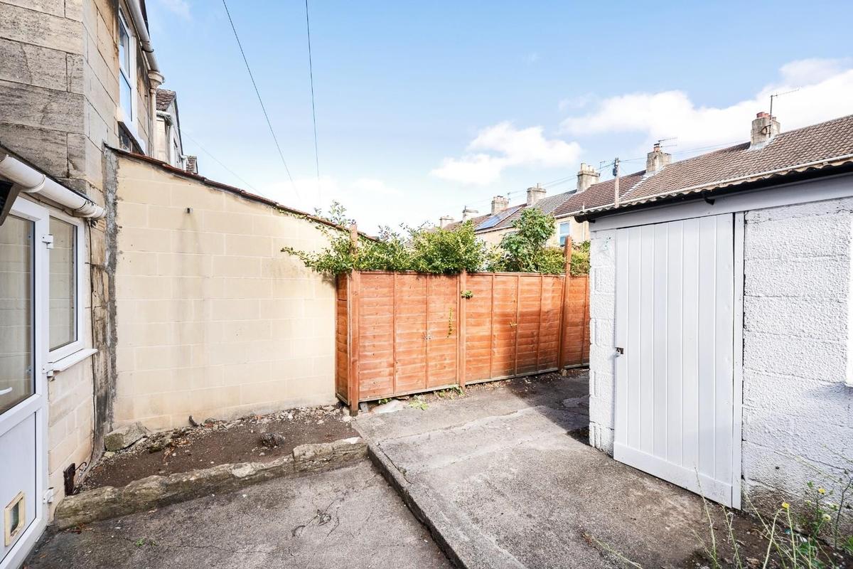 4 bedroom house for rent Highland Terrace, Bath, BA2 3RN UniHomes