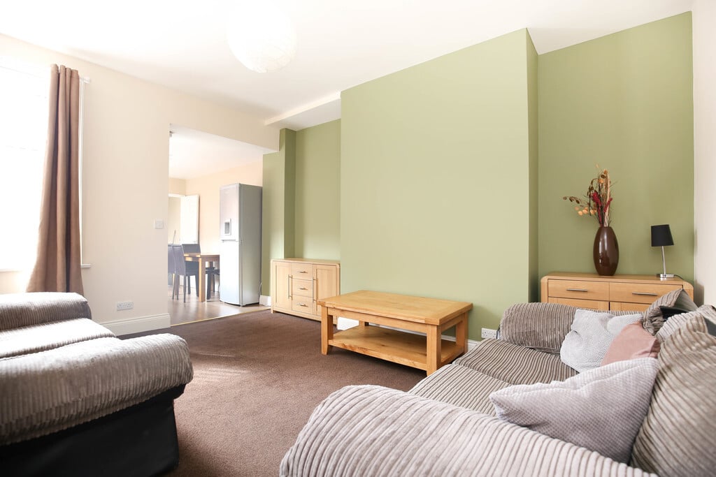 4 bedroom apartment on Stratford Grove West, Heaton, Newcastle