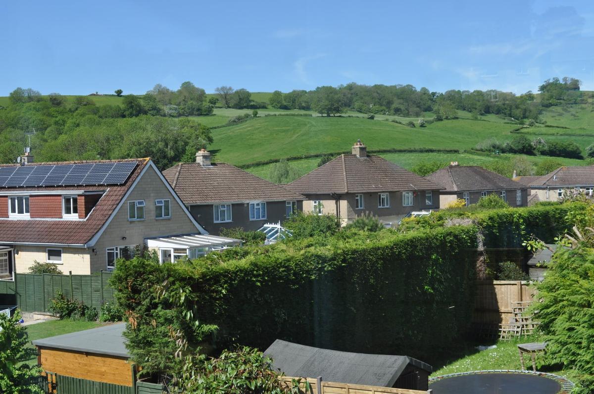 4 bedroom house for rent Heathfield Close, Bath, BA1 4NW UniHomes