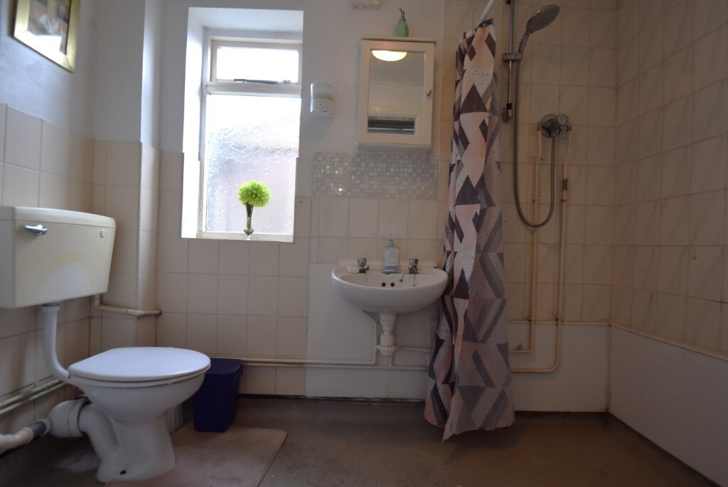 6 bedroom house for rent Boughey Road, StokeonTrent, ST4 2BZ UniHomes