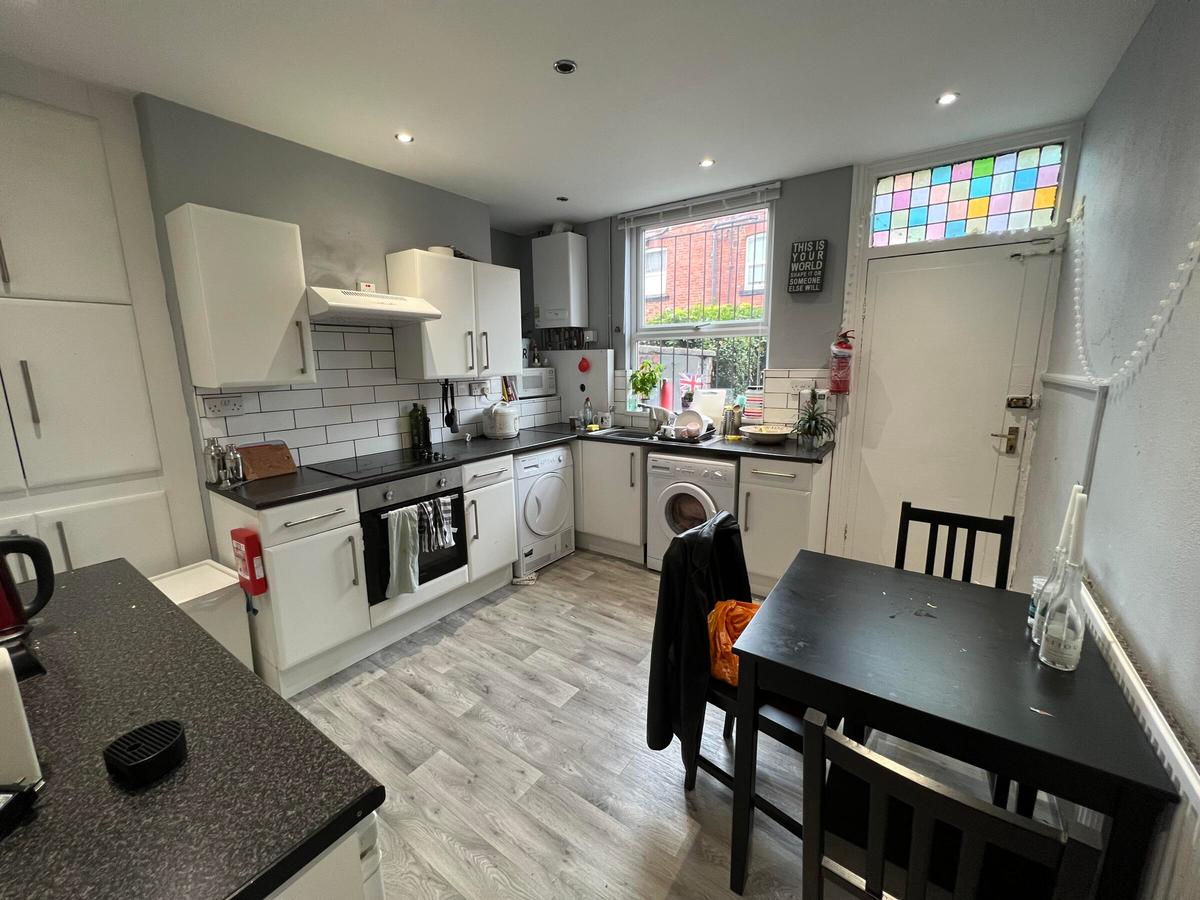 3 bedroom house on Welton Grove, Hyde Park, Leeds