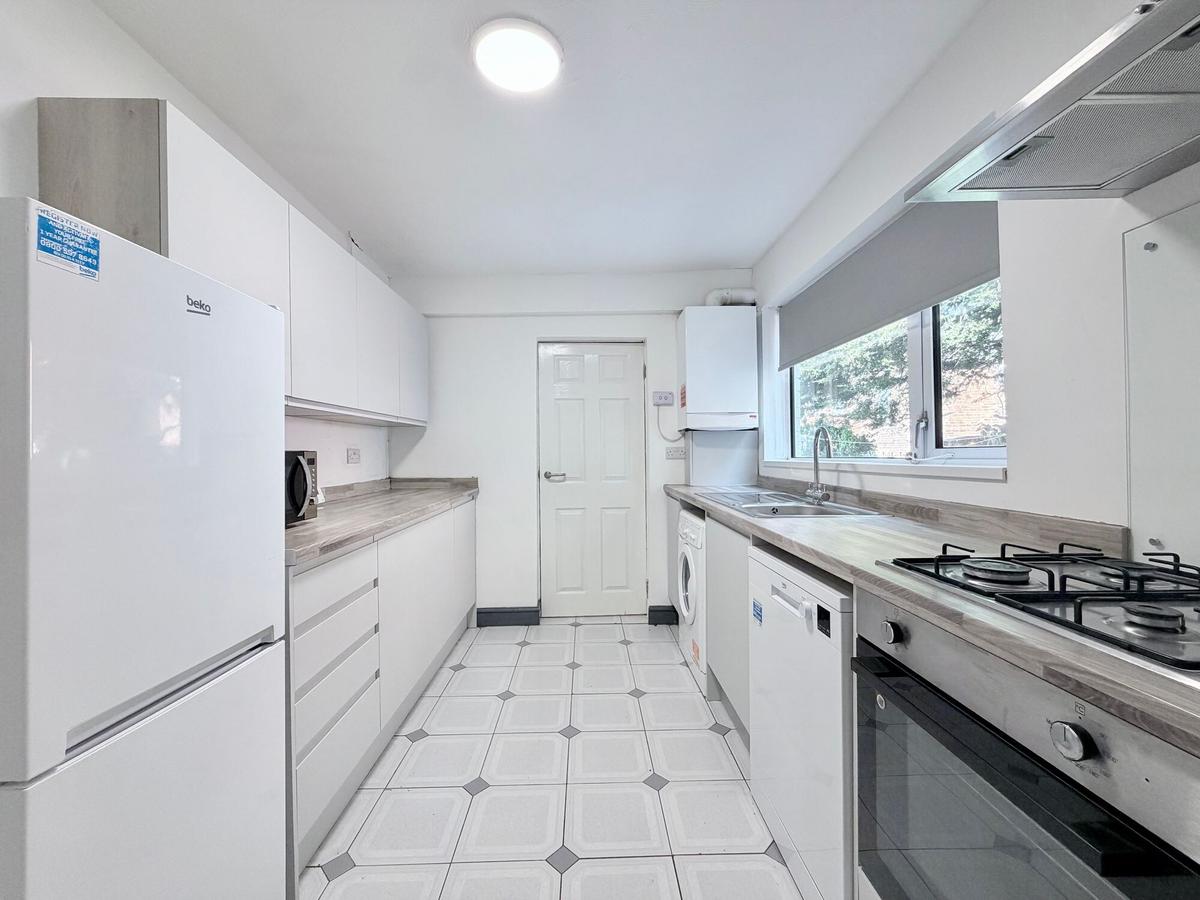 2 bedroom house on Bute Avenue, Lenton, Nottingham