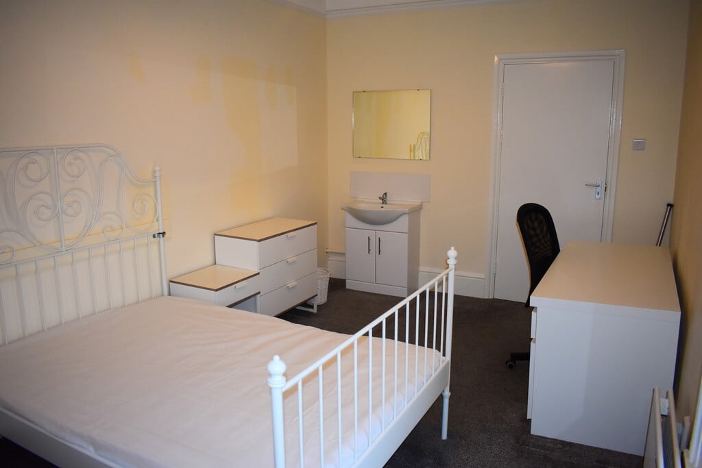 3 bedroom apartment for rent Lennox Road South, Portsmouth, PO5 2HT