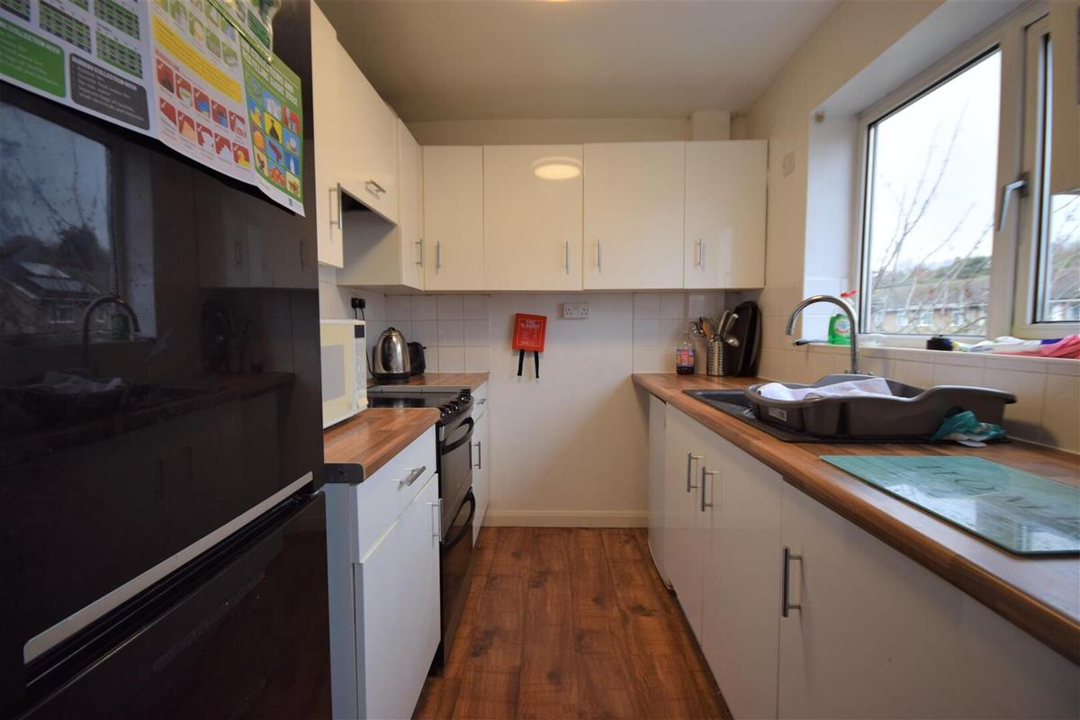 4 bedroom house for rent Guildford Park Avenue, Surrey, GU2 7NL UniHomes