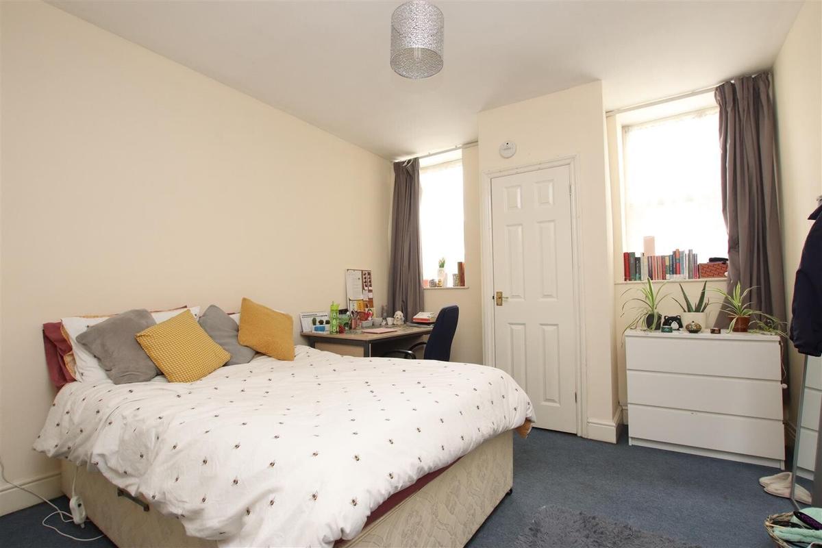 2 bedroom apartment for rent 161 Newbridge Hill, Bath, BA1 3PX UniHomes