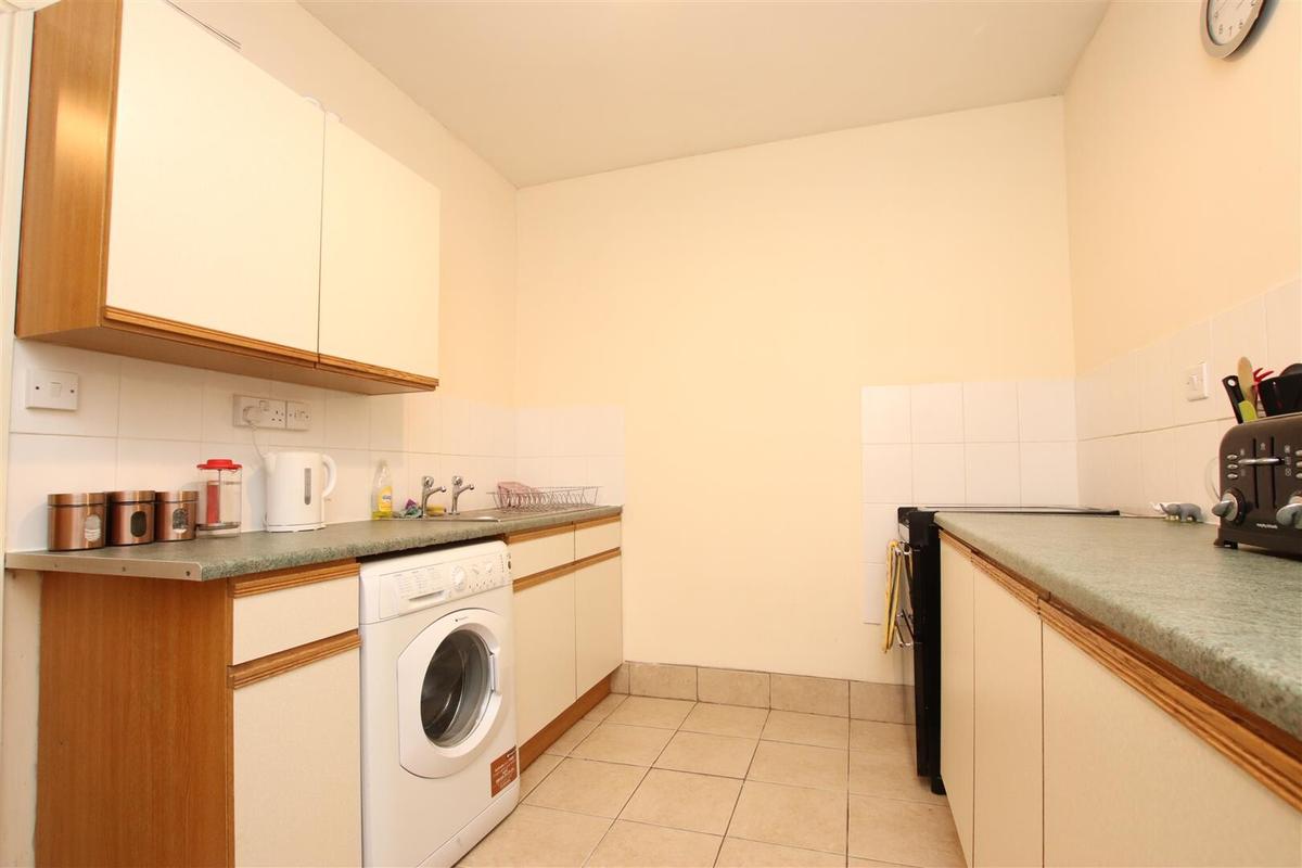 2 bedroom apartment for rent 161 Newbridge Hill, Bath, BA1 3PX UniHomes