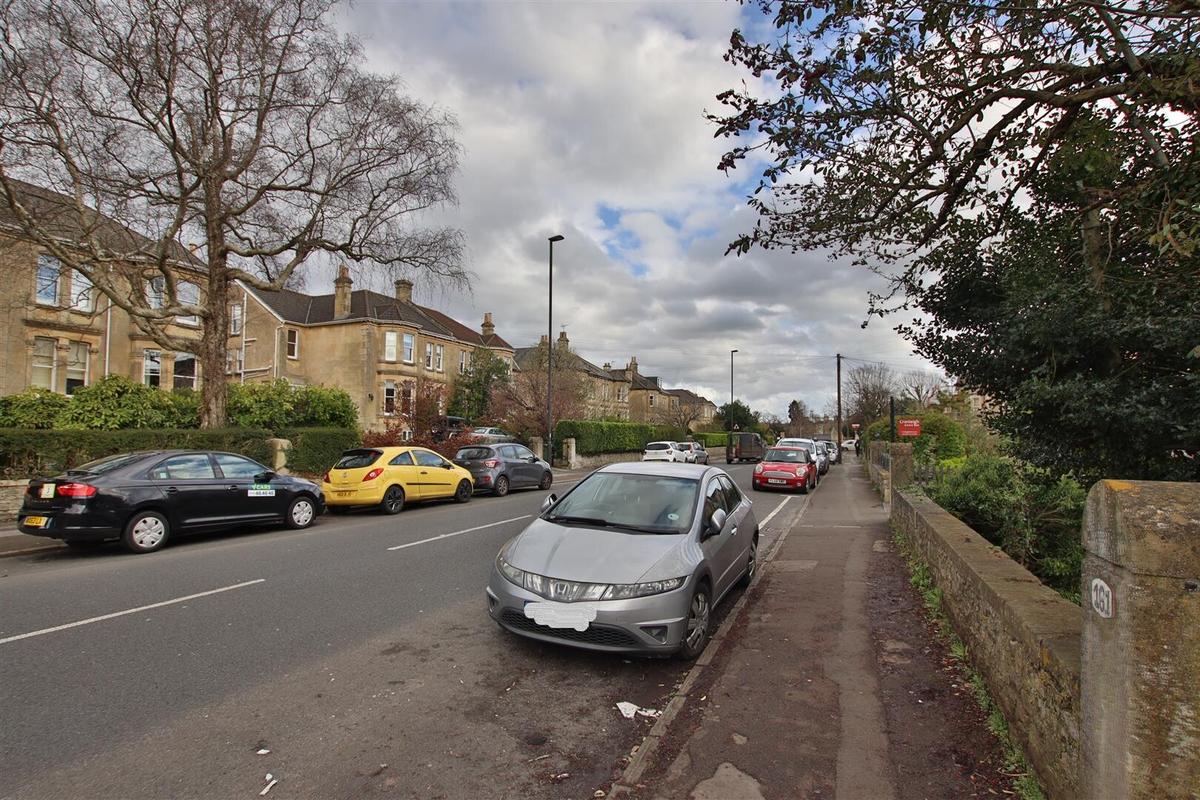 2 bedroom apartment for rent 161 Newbridge Hill, Bath, BA1 3PX UniHomes