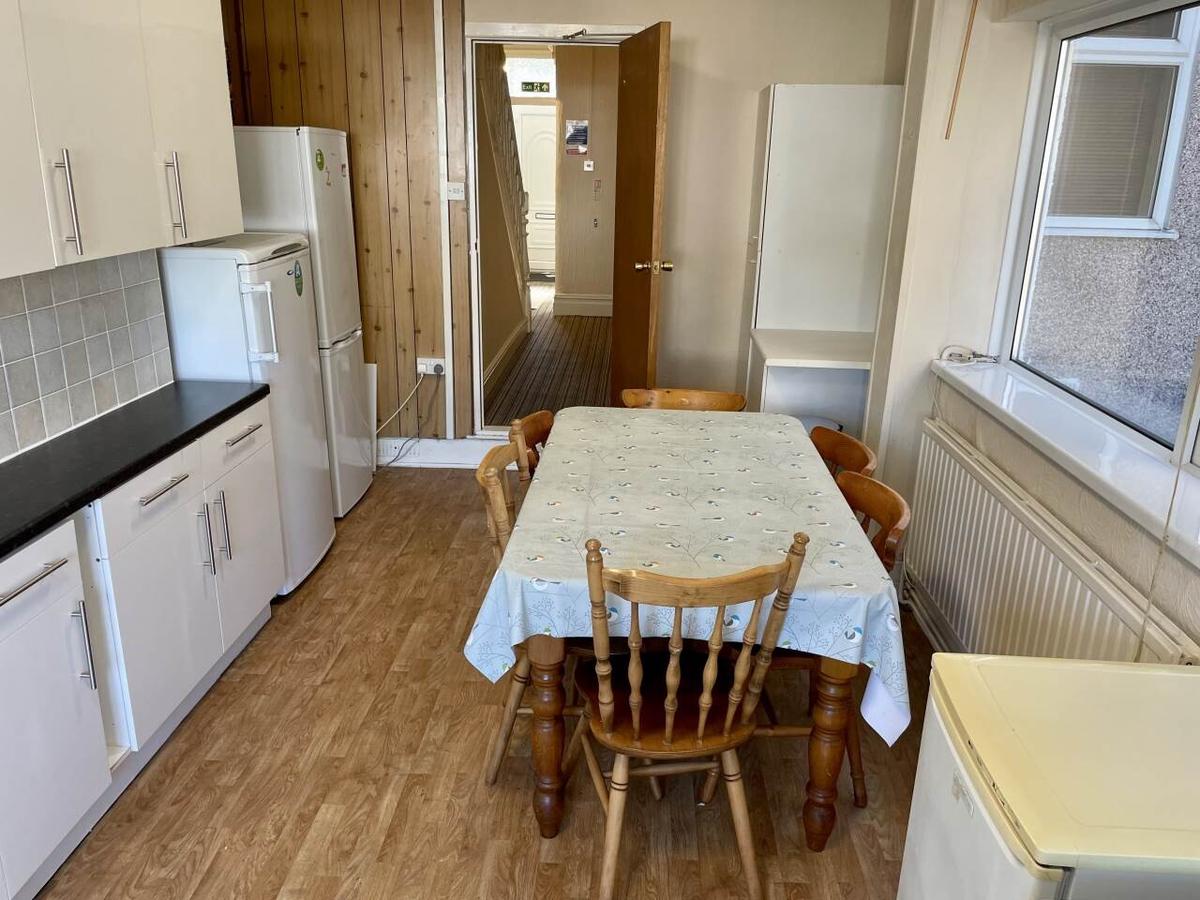 4 bedroom house on Alexandra Terrace, Brynmill, Brynmill, Swansea