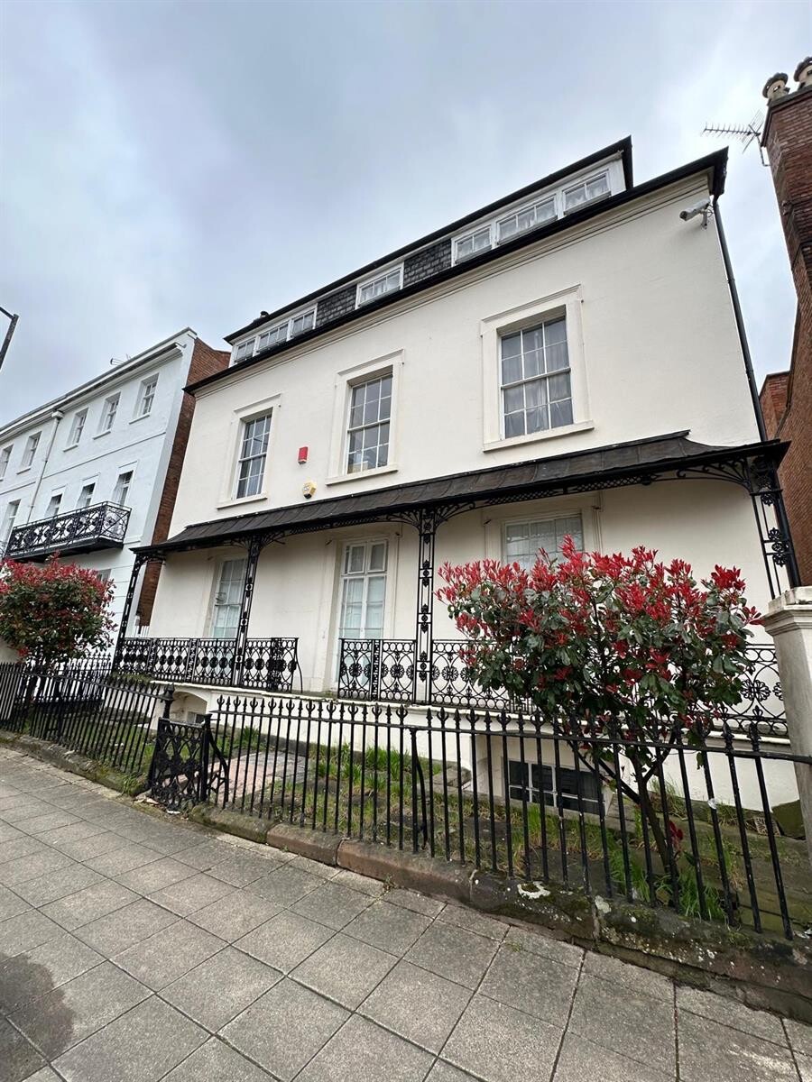 4 bedroom apartment on Clarendon Place, Ground Floor, Town Centre, Leamington Spa