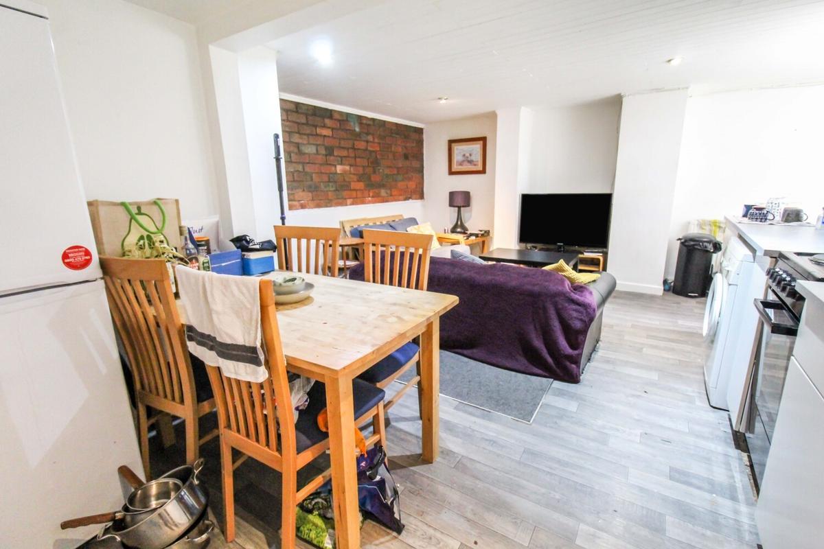 4 bedroom house for rent Burley Leeds, LS4 2LP UniHomes