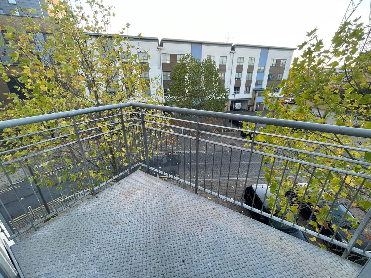 3 bedroom apartment for rent Hythe, Colchester, CO2 8GL UniHomes