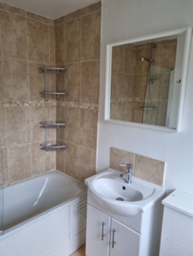 4 bedroom house for rent Pond Meadow, Surrey, GU2 8LG UniHomes