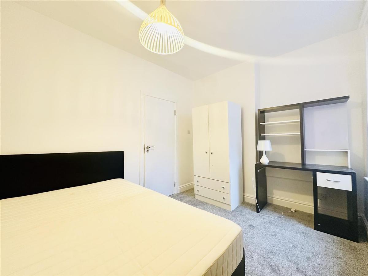 4 bedroom house for rent Wilford Crescent East, Nottingham, NG2 2ED