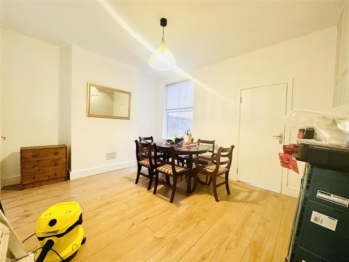 4 bedroom house for rent Wilford Crescent East, Nottingham, NG2 2ED