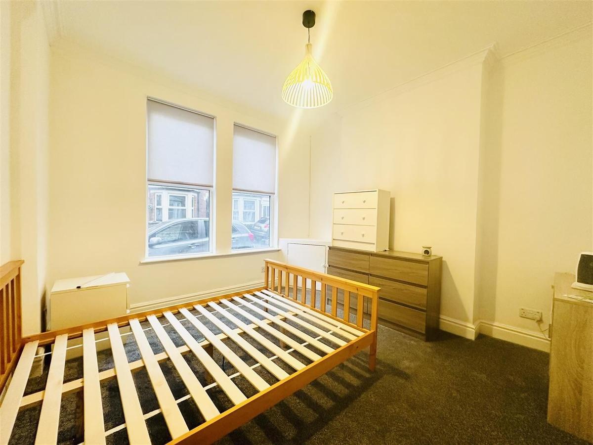 4 bedroom house for rent Wilford Crescent East, Nottingham, NG2 2ED