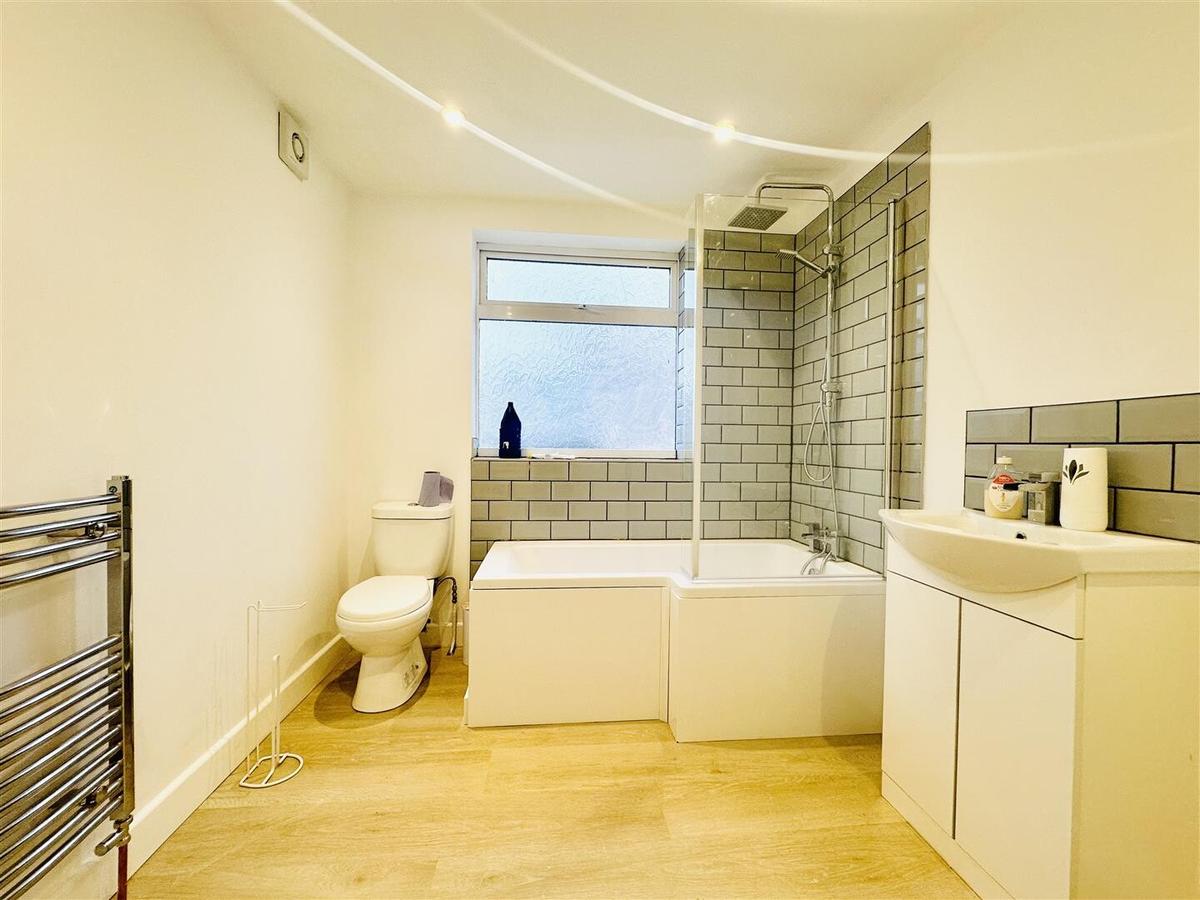 4 bedroom house for rent Wilford Crescent East, Nottingham, NG2 2ED