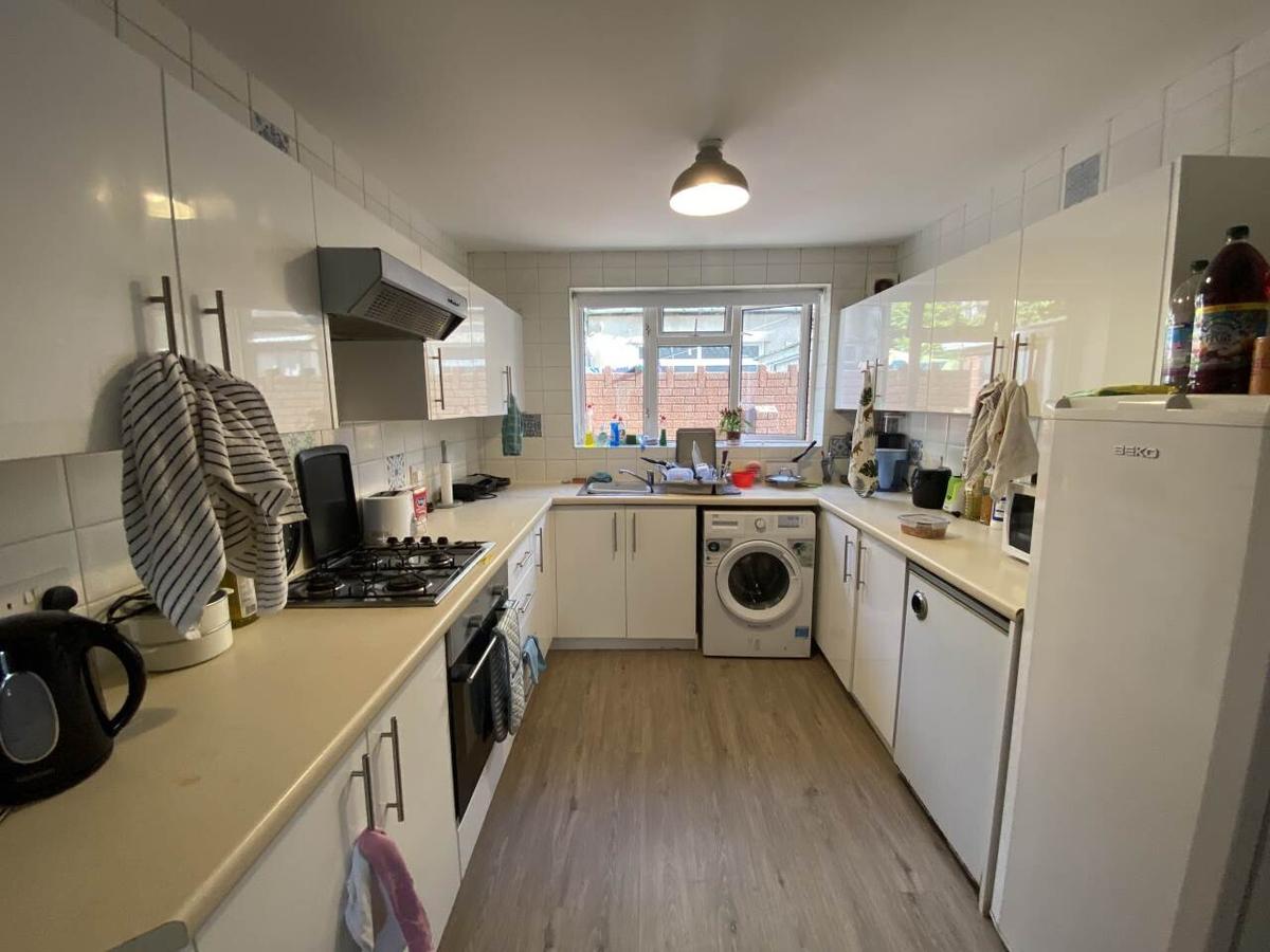 5 bedroom house for rent Fairoak Road, Cardiff, CF24 4PX UniHomes