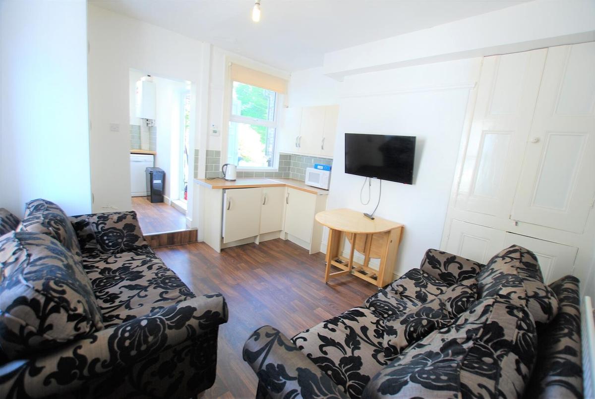 5 bedroom house for rent Crookesmoor Road, Sheffield, S10 1BE UniHomes