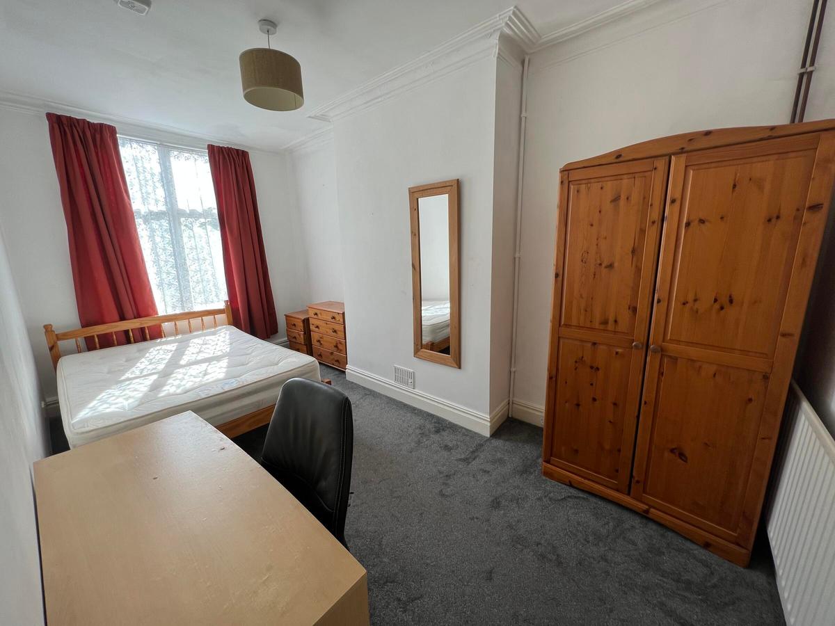 5 bedroom house for rent Kirkstall Lane Leeds, LS6 3EJ UniHomes