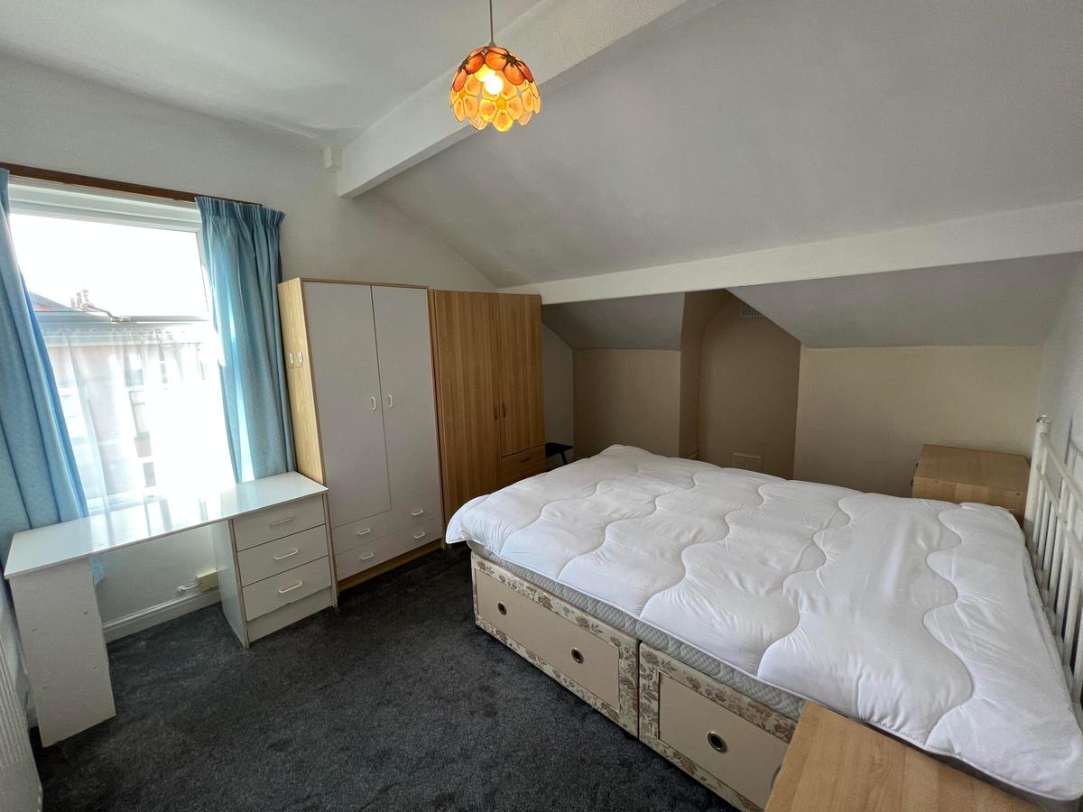 5 bedroom house for rent Kirkstall Lane Leeds, LS6 3EJ UniHomes