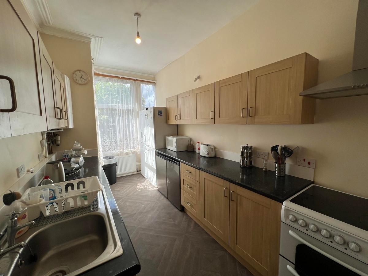 5 bedroom house for rent Kirkstall Lane Leeds, LS6 3EJ UniHomes