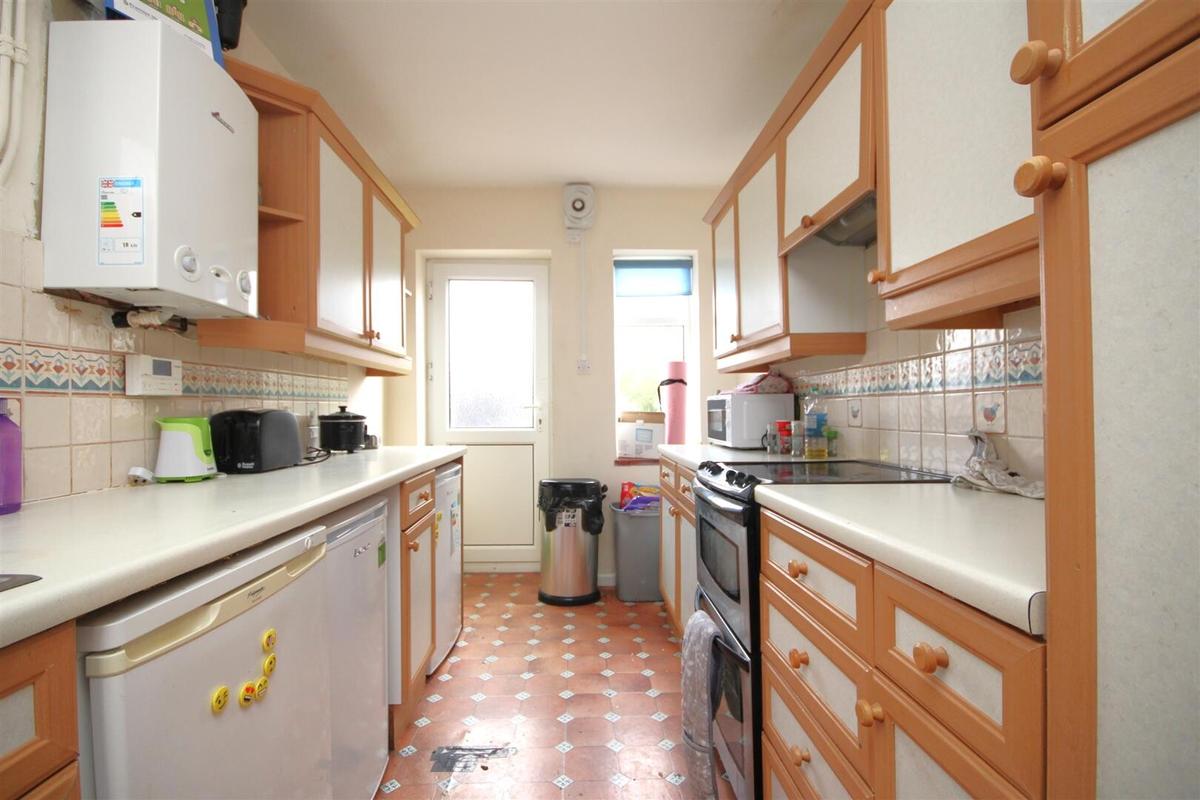 4 bedroom house for rent Woodbridge Hill Gardens, Surrey, GU2 8AR