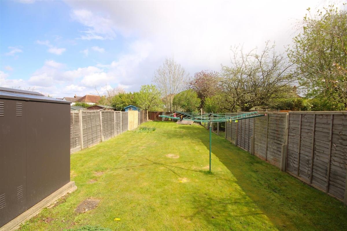 4 bedroom house for rent Woodbridge Hill Gardens, Surrey, GU2 8AR