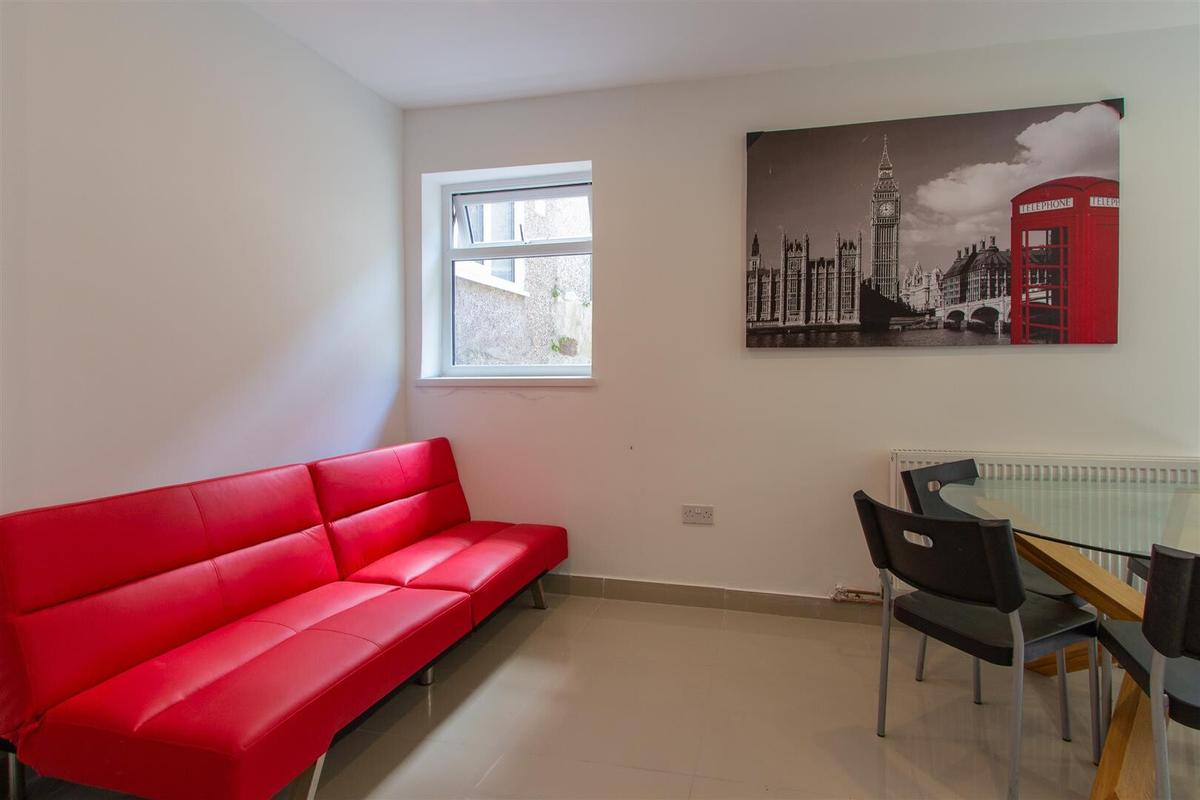 6 bedroom house for rent Cathays Terrace, Cardiff, CF24 4HU UniHomes