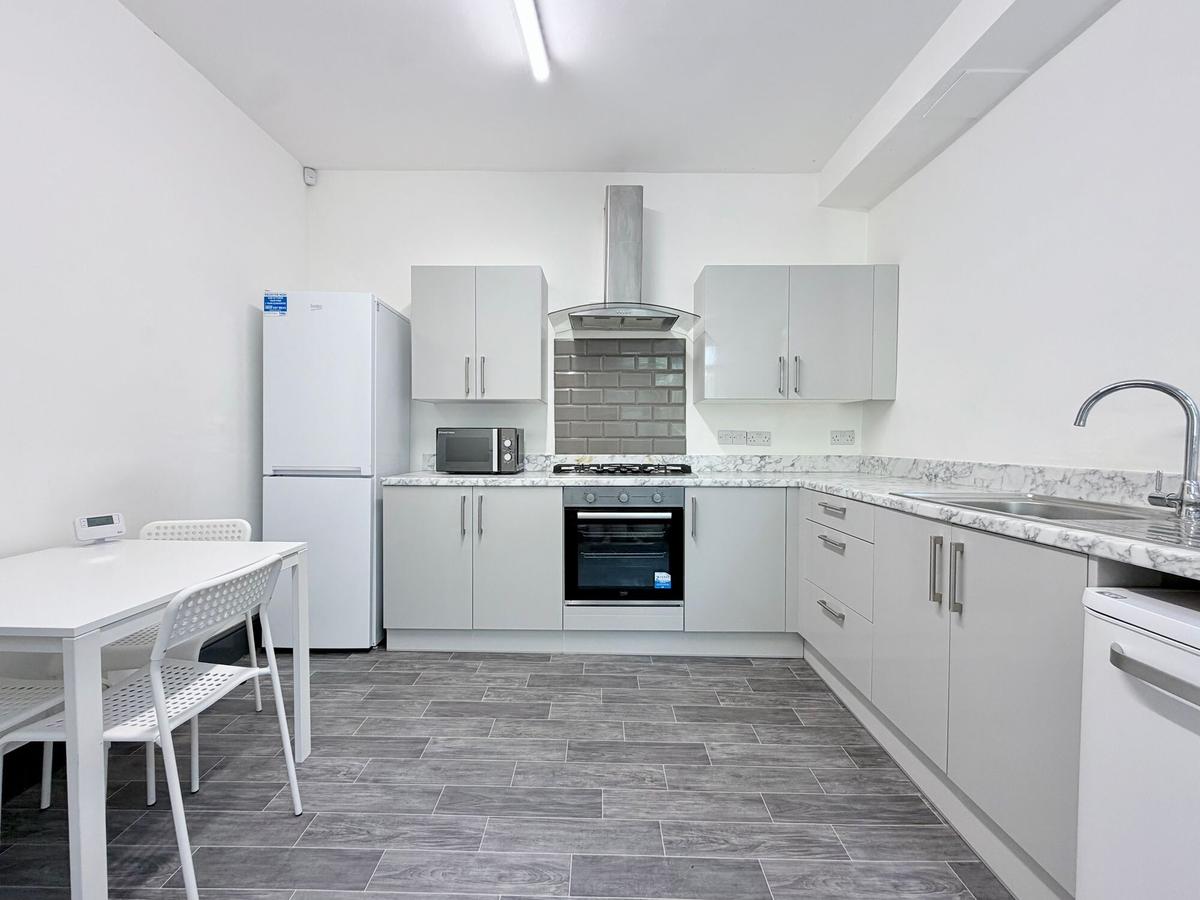 2 bedroom house on Bute Avenue, Lenton, Nottingham