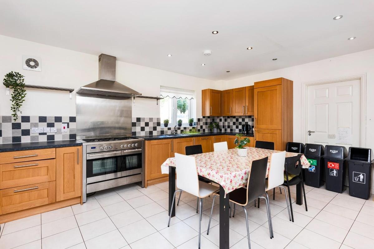 7 bedroom house for rent Breachwood View, Bath, BA2 2TX UniHomes