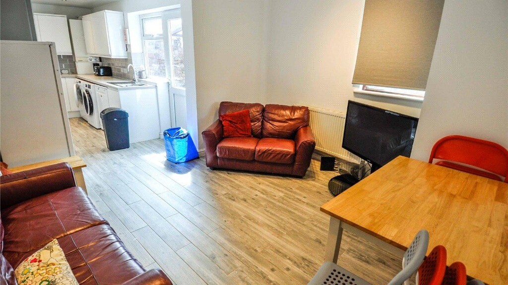 5 bedroom apartment for rent Albion Road, Manchester, M14 6LU UniHomes